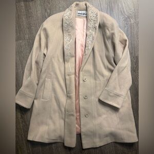 Vintage Leslie Fay Wool Coat Camel Embroidered Collar Pink Lining Size 6